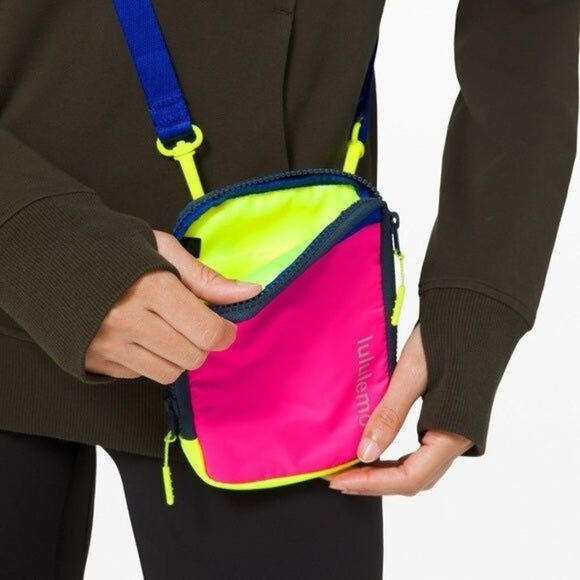 Lululemon Easy Access Crossbody Bag /New Condition - Picture 2 of 10